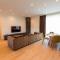 Roots Three - Modern Lakeview Apartment - Bucareste