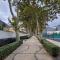 Charming Holiday Home with Free Private Parking