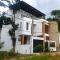 GAMPOLA Hazelton Square