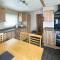 Beautiful 6 Berth Caravan With Decking At Valley Farm Holiday Park Ref 46736V - Great Clacton