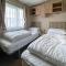 Beautiful 6 Berth Caravan With Decking At Valley Farm Holiday Park Ref 46736V - Great Clacton