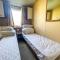 Modern Caravan With Wifi At St Osyth Beach Holiday Park In Essex Ref 28010Kv