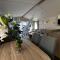 6 Berth Caravan With Stunning Sea Views And Decking To Relax On, Ref 32048Az - لوستوفت