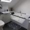 Relaxing Attic Room with En-suite Jacuzzi bath - Kent