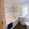 Augusta House - Andover Sleeps 8 - Knights Enham