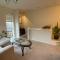 Entire Home with Private Entrance - Earley