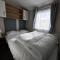 6 Berth Caravan With Stunning Sea Views And Decking To Relax On, Ref 32048Az - لوستوفت