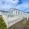 Lovely Caravan For Hire With Large Decking Area In Hunstanton Ref 23218K - Hunstanton