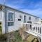 Lovely Caravan With Decking Nearby Scratby Beach In Norfolk Ref 50031J