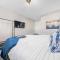 Elegant 2Bed Sleeps 4 With Parking - Paisley