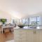 Wanda Up, 80 Randall Dr - spectacular views, aircon and Wi-Fi