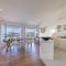 Wanda Up, 80 Randall Dr - spectacular views, aircon and Wi-Fi