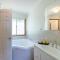 Wanda Up, 80 Randall Dr - spectacular views, aircon and Wi-Fi