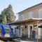 Number 22 - Le Dorat - Apartment 3 with garden & free parking