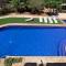 Villa de lujo con piscina, jacuzzi, jardín y terraza