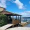 La Sirena Pool and barbie, private boat ramp, WiFi, two bedrooms, 3 beds