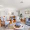 Newly Updated Home Close to Beaches - إيستهام