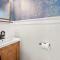 Newly Updated Home Close to Beaches - إيستهام