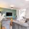 Stylish & Convenient 3 Bedroom House - Perfect for Contractors and Leisure Guests - Sleeps up to 5