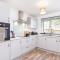 Stylish & Convenient 3 Bedroom House - Perfect for Contractors and Leisure Guests - Sleeps up to 5
