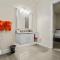 River View Oasis - 2BR Apt with Pool and Gym - San Antonio