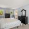 Beautifully Renovated w Access to Beach