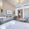Beautiful Pool View JVC Cozy and Stylish Czechin - Dubaj