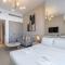 Beautiful Pool View JVC Cozy and Stylish Czechin - Dubaj