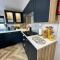 Charles Alexander Short Stay - The Little Lytham Lodge - Moss Side