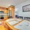 1 Mi to Downtown Reno Spacious Home with Deck!