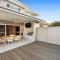 Paradise, 1-2B Bagnall Ave - water views, air con, Wi-Fi, Dog Friendly