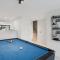 Modern & Spacious House with Wellness