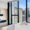 Stunning Apt 100m fr Parkland w Views, Pool and Desk