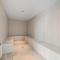 Modern Apt 100m fr Parkland w Pool, Gym and Wi-Fi