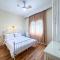 Cityscape Residence with a Patio - Volos