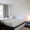 Large 2BR w AC balcony parking pet friendly