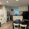 Cozy Corner Charming 1BR with WiFi - 斯科基