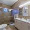 4 Bedrooms modern Condo at walking distance from Eagle beach