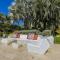 4 Bedrooms modern Condo at walking distance from Eagle beach