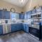 Amazing Views, 3 Patios, Game Room, Modern Update - Kaiser
