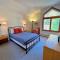 W4 Comfortable and spacious Bretton Woods condo with ski slope views, fireplace and fast wifi! - Carroll