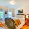 Ambient Manchester Village Apt with Deck and Pond! - مانشستر