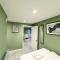 5 Minute Walk To Reading Station - Reading