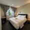 Wigram sunny quiet home