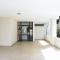 Quiet 1BR on Gordon Beach by HolyGuest