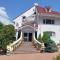 FOREST RETREAT Luxury Villas