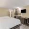 Clarion Pointe Savannah Gateway I-95 - 萨凡纳