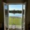 Kinsale Lodge · Cotswolds Lakeside - Spring Lake