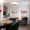 Top Spot 2-Bed Spacious Apartment Town Centre Train Station WIFI