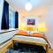Spacious & Cosy 2 Bedroom Home plus 2 Sofa-beds with Private Entrance and Back Patio, 3 min walk to Earl's Court Station - 伦敦